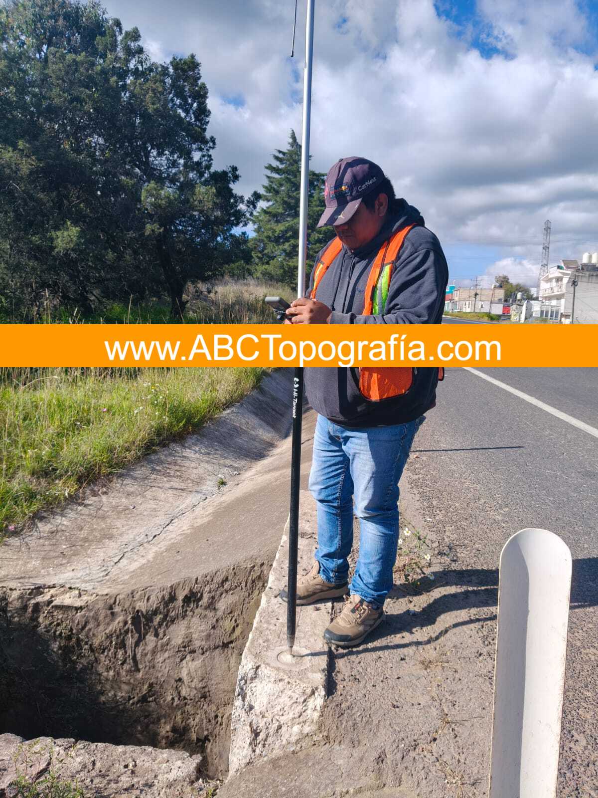 Lee más sobre el artículo Levantamiento topográfico en Santa Cruz Acalpixca Xochimilco TC-0810-2F