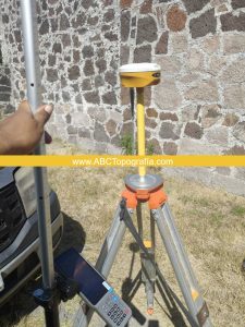 2Levantamiento topográfico en El Coto Querétaro TC-2910-1D