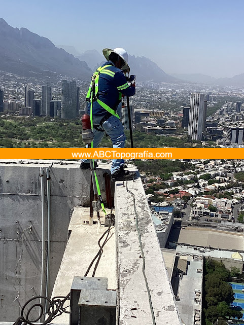 Lee más sobre el artículo Levantamiento topográfico en San Pedro Garza García TC-2602-D1